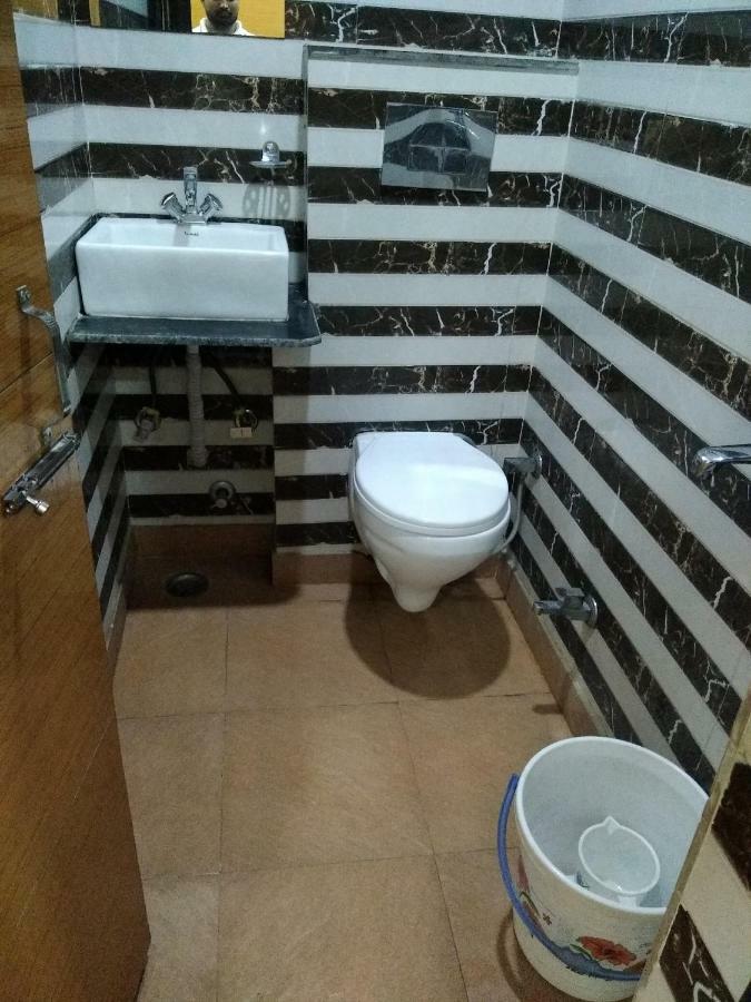 Silver Palace Hotel New Delhi Ngoại thất bức ảnh
